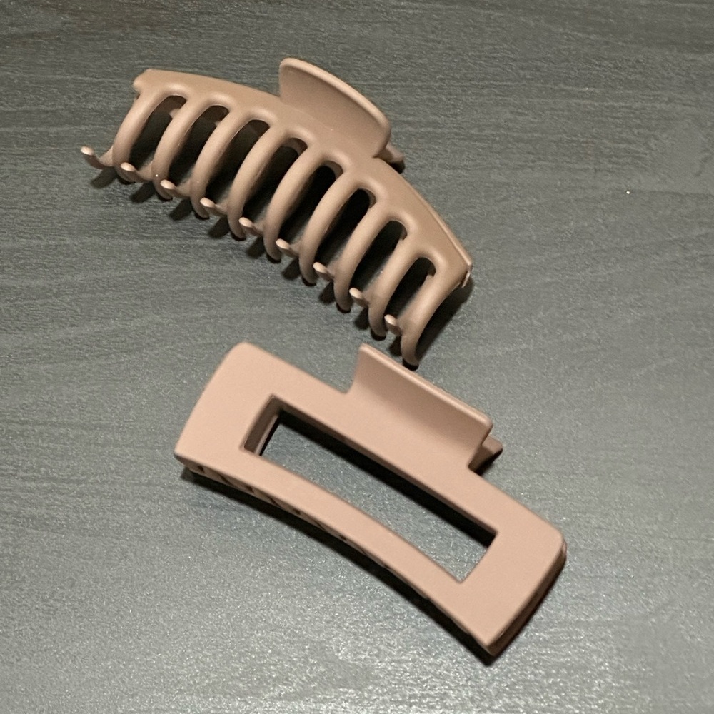 Set of two brown claw clips